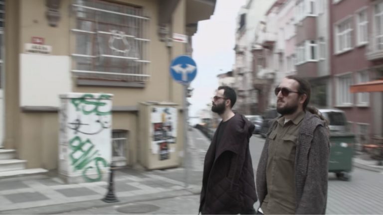 Hedonutopia’nın Yeni Klibiyle Kadıköy Sokaklarında Yürüyüşe Çıkıyoruz