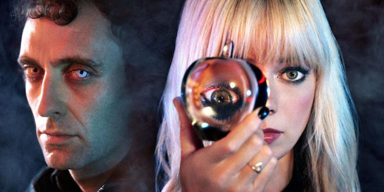 Chromatics’in Yeni Şarkısı, Beş Farklı Versiyonuyla Birlikte Geldi