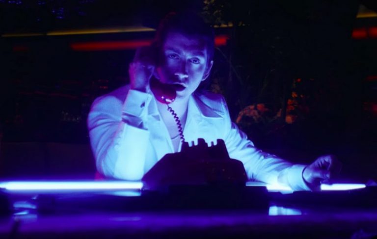 Arctic Monkeys “Tranquility Base Hotel & Casino”dan Bildiriyor!