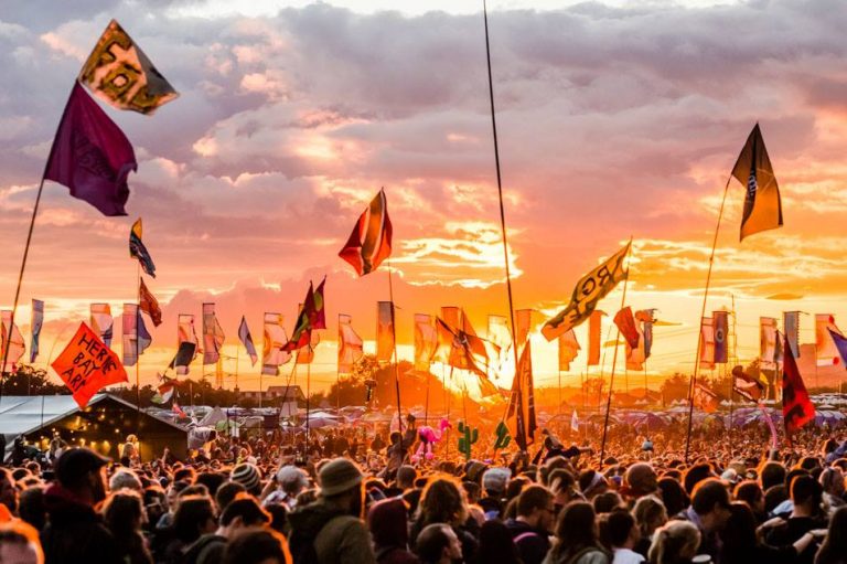 Glastonbury’nin Ayak Sesleri Duyulmaya Başladı