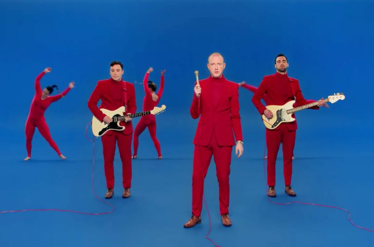 Two Door Cinema Club’tan Yeni Video Geldi