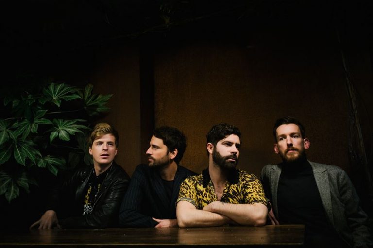 Foals’tan “Sunday” Parçasına Yeni Video