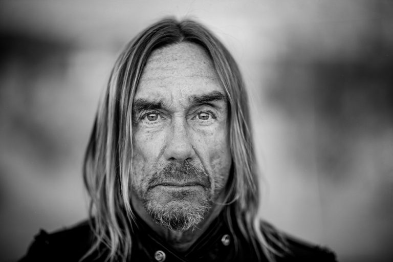 Yeni Iggy Pop Albümünden “James Bond” Geldi!