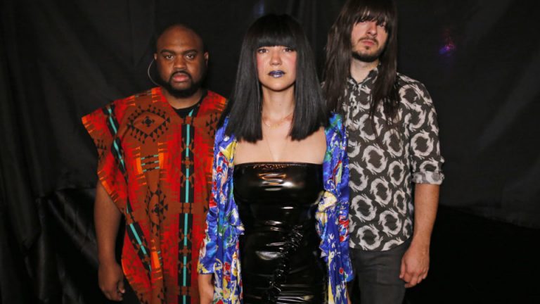 Khruangbin’in Dub Albümü “Hasta El Cielo” Yayında!