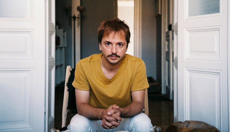 Hiç Çekilmemiş Bir Filmi İzler Gibi: “Şey Şey Şey”