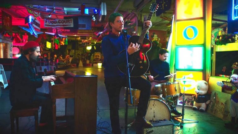 Paul Banks’in Yeni Projesi Muzz İlk Albümünü Yeni Teklisiyle Duyurdu