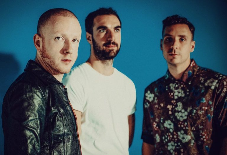 Two Door Cinema Club’tan John Lennon Cover’ı