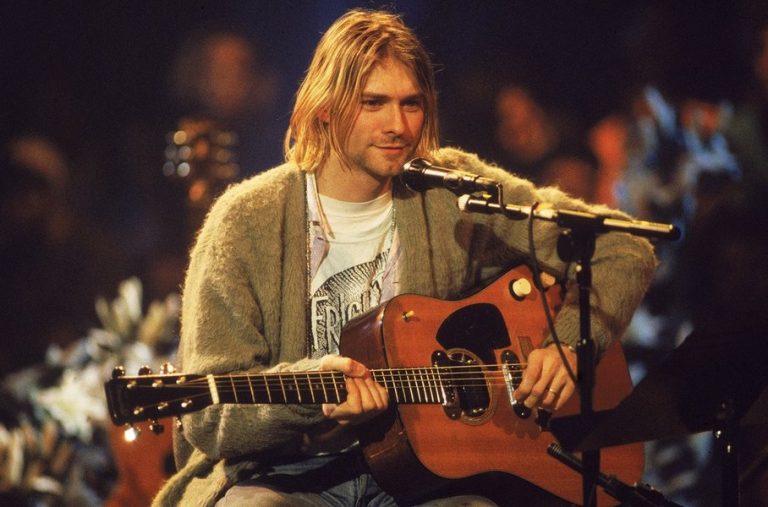 Kurt Cobain’in MTV Unplugged’da Çaldığı gitar 6 Milyon Dolara Satıldı