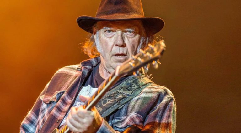Neil Young Yeni Albümünden İkinci Parçasını Yayınladı