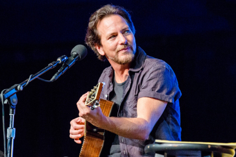 Pearl Jam’in Frontman’i Eddie Vedder’dan Yeni Parça “Cartography” Yayında