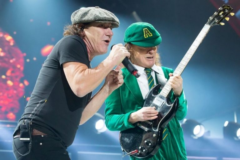 AC/DC Geri mi Dönüyor?
