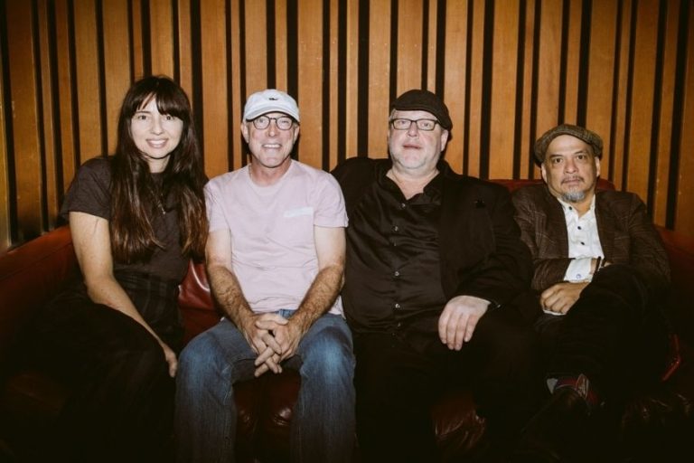 Pixies’in Yeni Parçası “Hear Me Out” Tüm Dijital Platformlarda