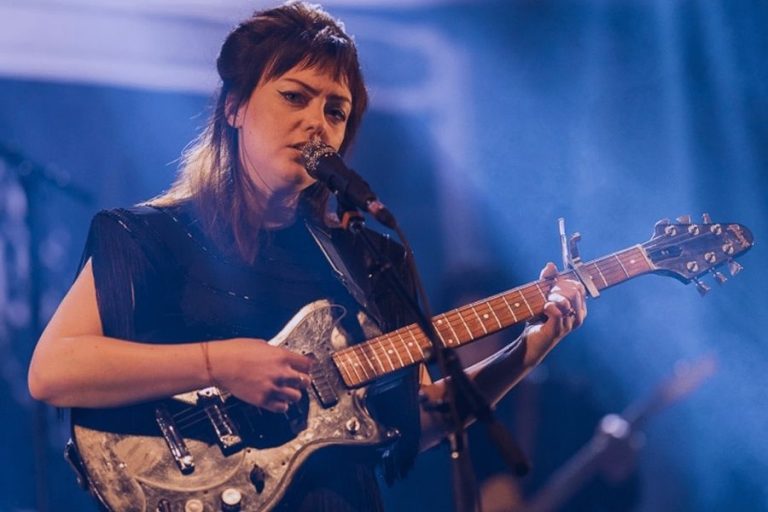 Angel Olsen’dan Kajillionaire Filmi İçin “Mr. Lonely” Cover’ı!