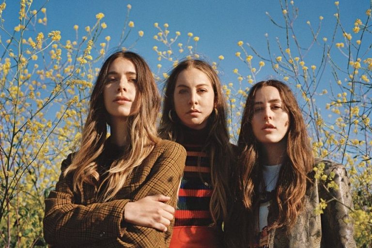 Haim’dan “Man From The Magazine” Parçasına Yeni Video!