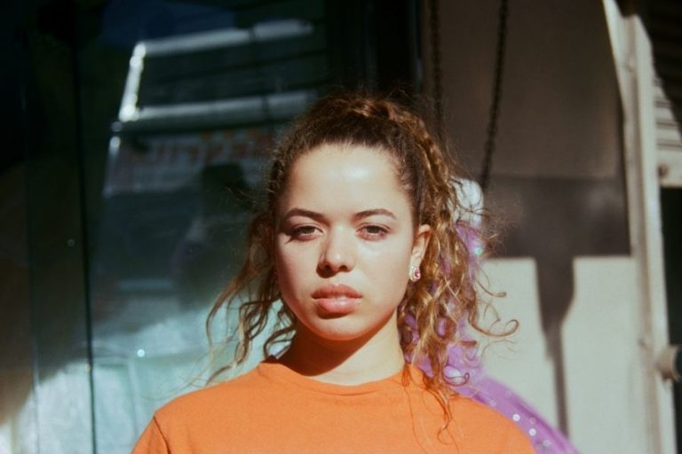 Nilüfer Yanya’nın Yeni Teklisi “Crash” Videosu ile Birlikte Yayında