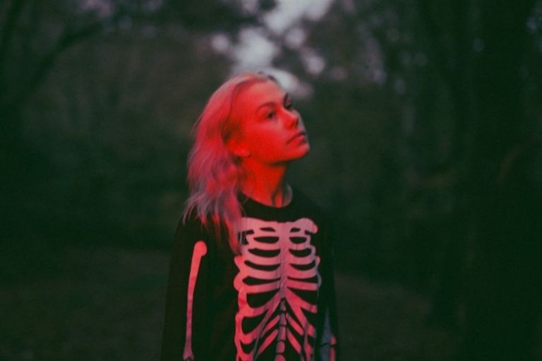 Phoebe Bridgers’ı Bu Kadar Özel Kılan Ne?