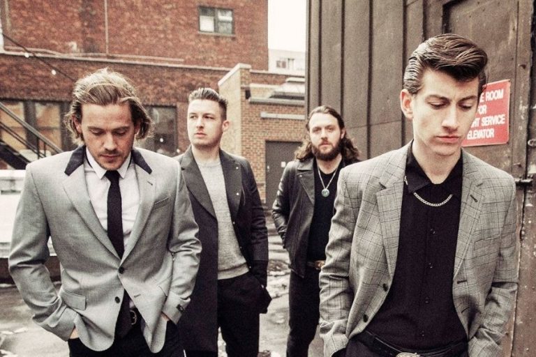 Arctic Monkeys’in Paylaşacağı Konser Albümünden “505” Parçası Yayında