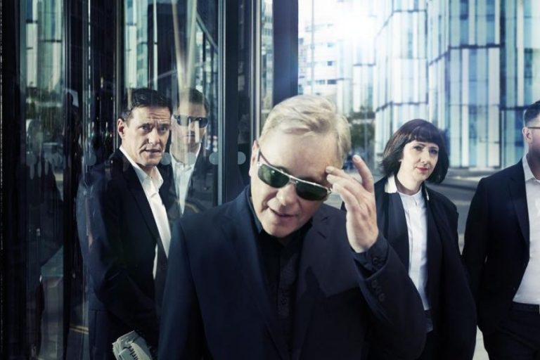 New Order, “Be a Rebel” Teklisine Yeni Video Klip Yayınladı