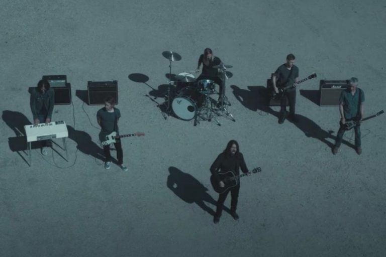Foo Fighters’ın “Waiting On A War” Parçasının Video Klibi Yayında
