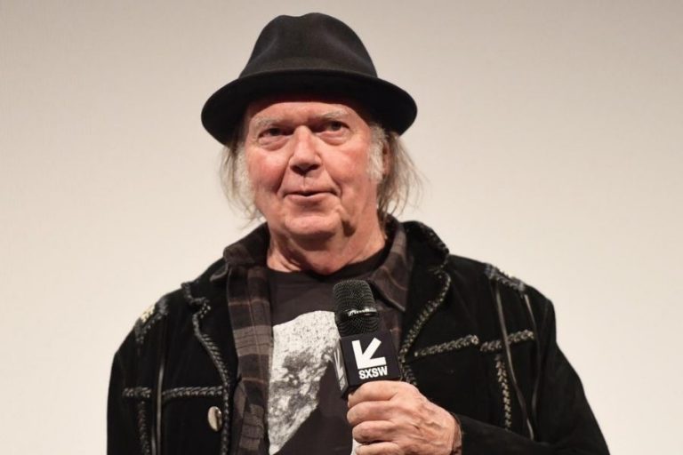 Neil Young, Parçalarının Yarısını Tüm Haklarıyla Birlikte Sattı