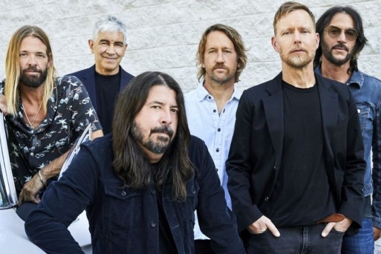 Foo Fighters’ın Yeni Albümü “Medicine at Midnight” Yayında!