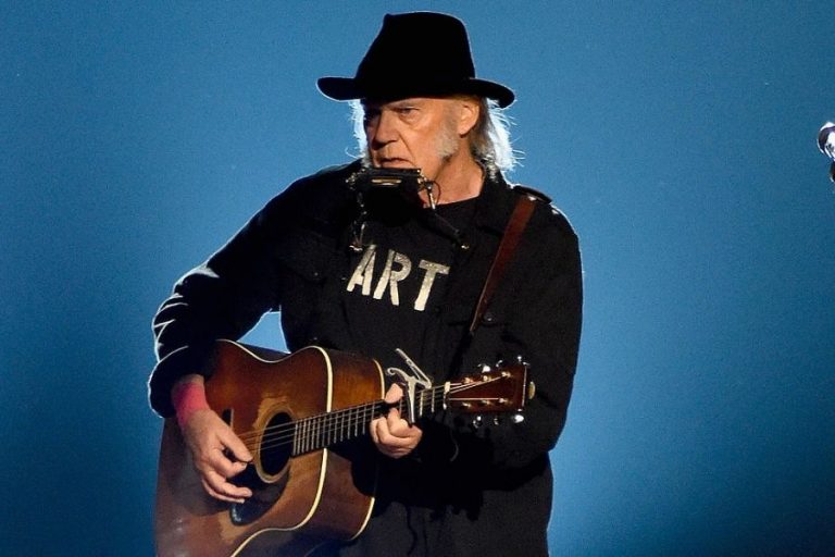 Neil Young’tan Yeni Konser Albümü ve Filmi Geliyor