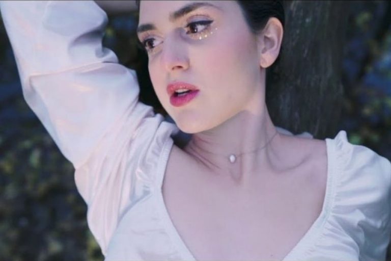 Yerli Sahneden Selin Baycan’ın Yeni Teklisi “Dipsiz Kuyu” Yayında