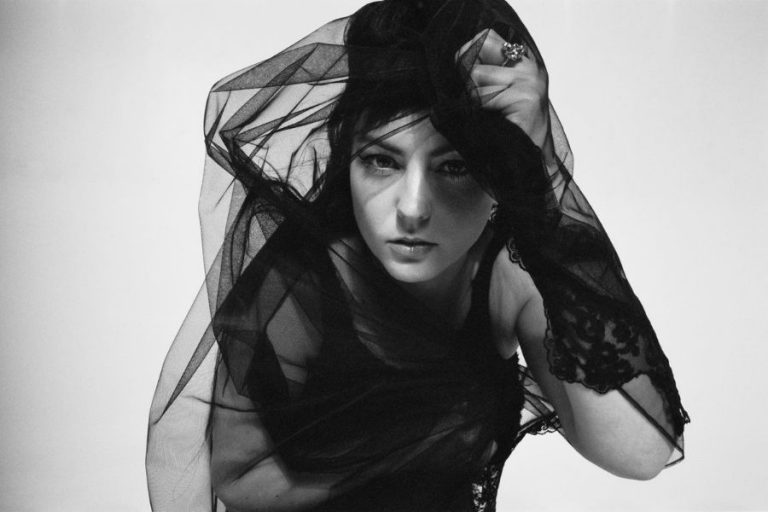 Angel Olsen’dan Yeni Bir Box-set Geliyor