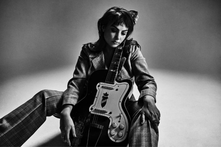 Angel Olsen’ın Yeni Teklisi Yayında