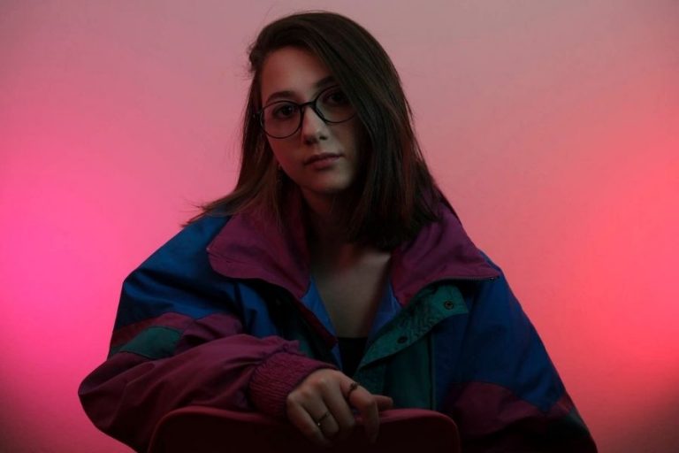 Aybüke Poçan’ın Yeni Teklisi ”Modern Zaman Köleleri” Yayında!