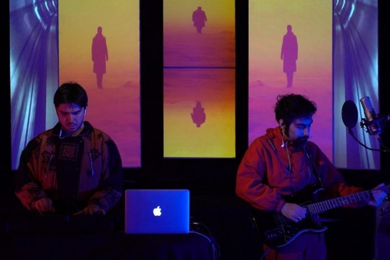 Elektronik Rock İkilisi Saturn Bar’dan Mor ve Ötesi Yorumu Geldi