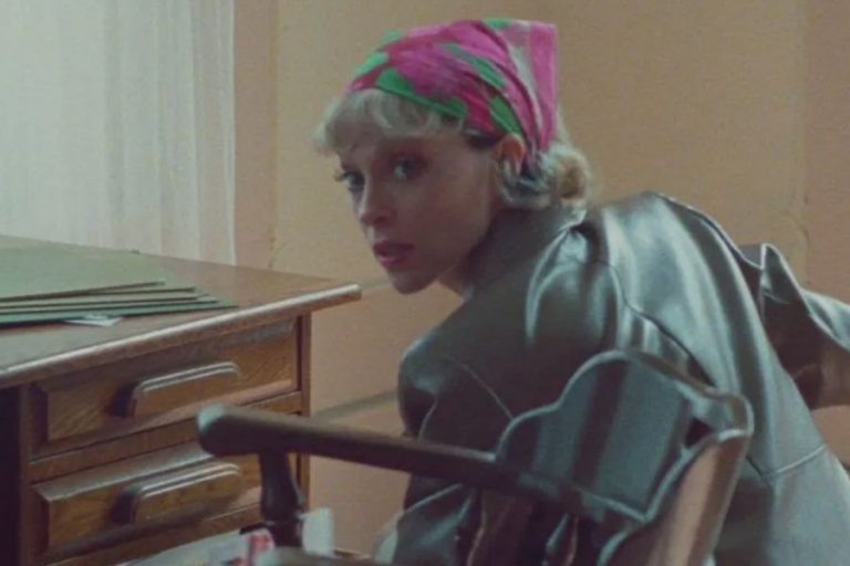 St. Vincent’ın Yeni Teklisi ve Video Klibi Yayında