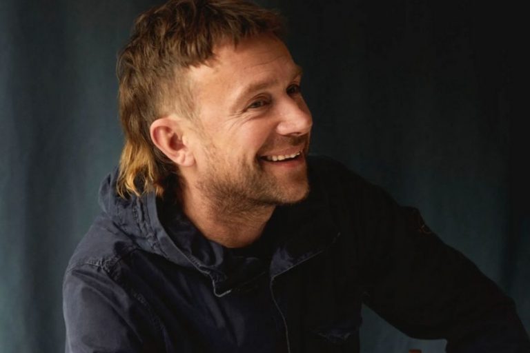 Damon Albarn, Yeni Albüm Detaylarıyla Birlikte İlk Teklisini Yayınladı