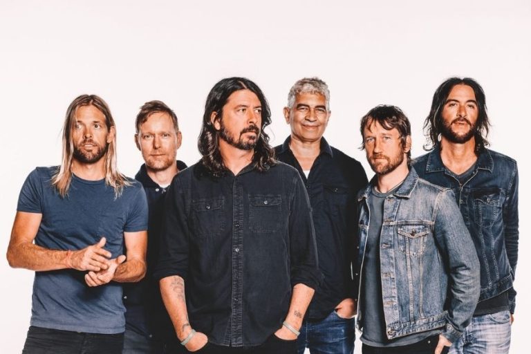 Foo Fighters Sahneye Tam Kapasiteli Bir Konser ile Geri Dönüyor
