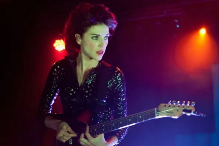 St. Vincent, Metallica’nın ”Sad But True” Parçasını Yorumladı