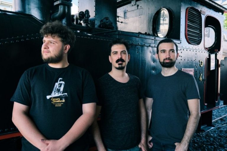 Uzun Zamandır Çalmıyoruz’dan ”Dünya” Parçasına Akustik Versiyon Geldi