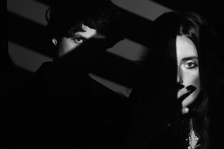 Beach House’dan Dört Ay Süren Bir Yayın Süreci: Once Twice Melody