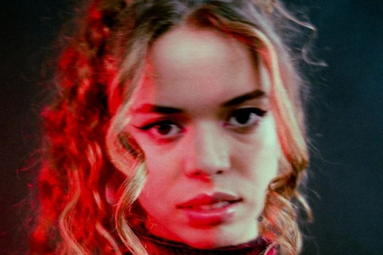 Nilüfer Yanya’nın Uzun Süreli Bekleyişi Sona Erdi: PAINLESS