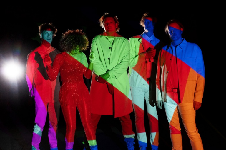 Arcade Fire’dan WE Öncesi Tekli: Unconditional I (Lookout Kid)