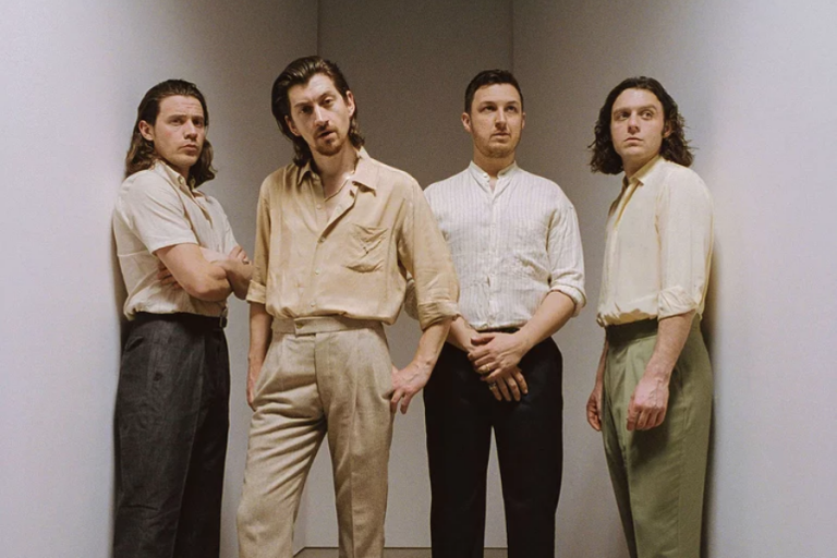 Arctic Monkeys’ten Yedinci Stüdyo Albüm Müjdesi: “The Car”