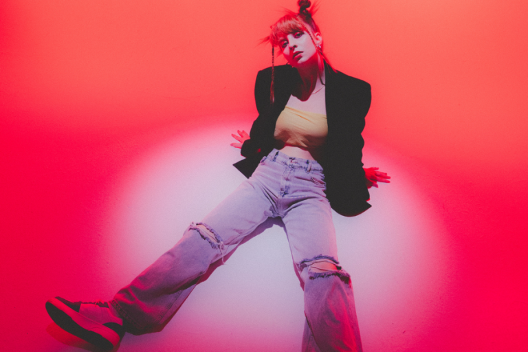 İdil Ateş’in Yeni EP’si Fantasma Yayında