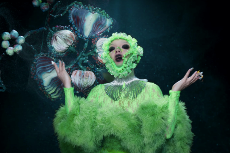 Björk ”Atopos” Adlı Yeni Şarkısını Yayınladı