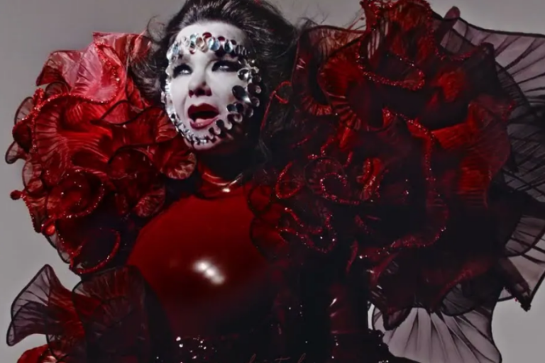 Björk’ten Yeni Albüm Öncesi Bir Video Klip Daha