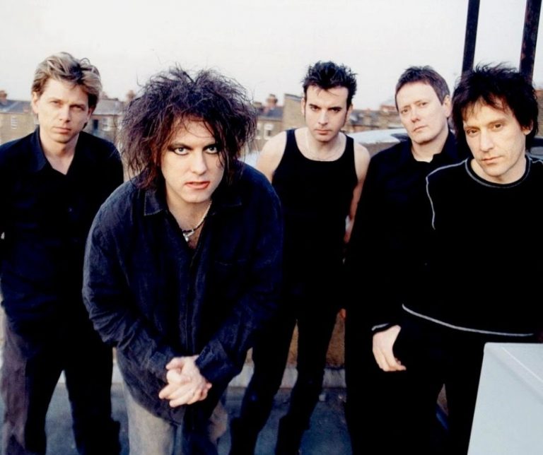 The Cure, ‘Play Out’ Belgeselinin Yenilenmiş Halini Yayınladı