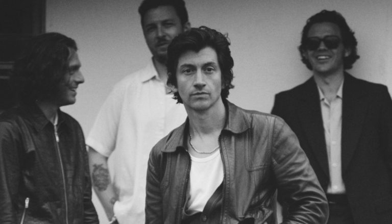 Arctic Monkeys konseri öncesinde ”Hal Hal” sürprizi