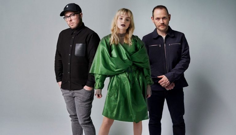 Chvrches, Manhattan’la İlk Albümüne Selam Çakıyor