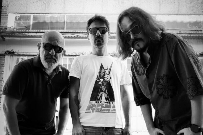 SOVAK’tan ilk canlı albüm geldi: “Live in Kadıköy”