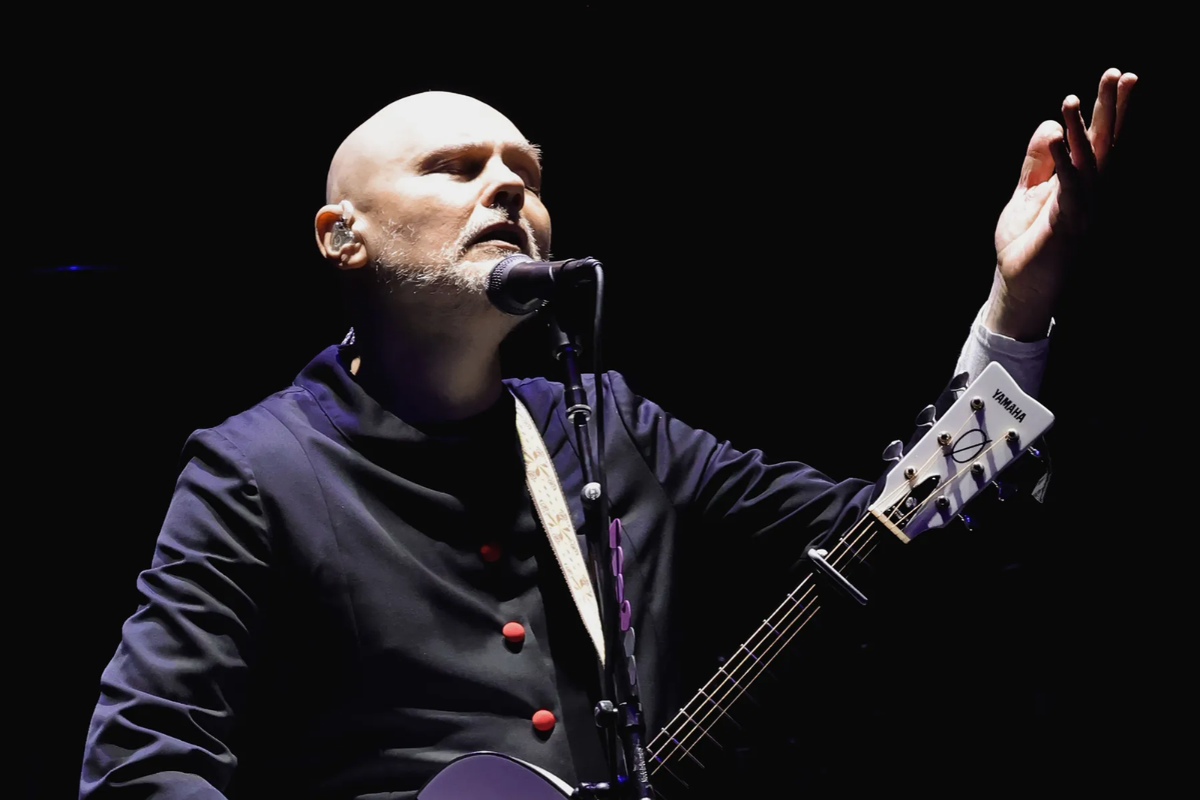 Billy Corgan, Travis Barker’ı 30 Yılın En Etkili Davulcusu Seçti